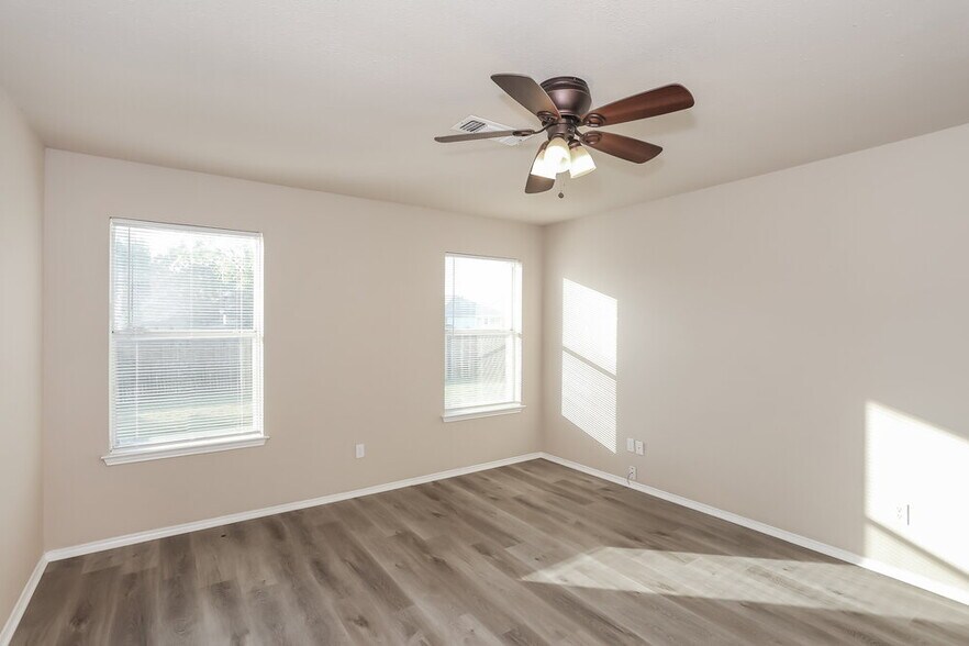 Building Photo - 8600 Cove Meadow Ln