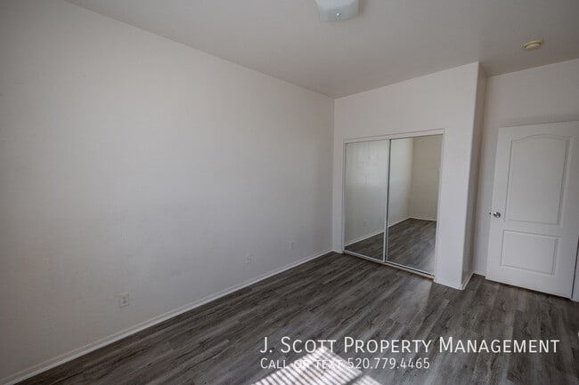Building Photo - 3886 S Dew Drop Ln