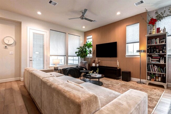 Building Photo - 2802 Grand Fountains Dr