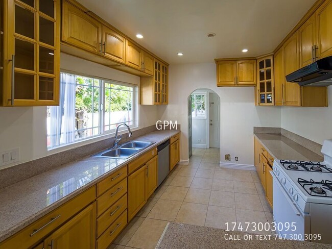 Building Photo - 126 E Garfield Ave