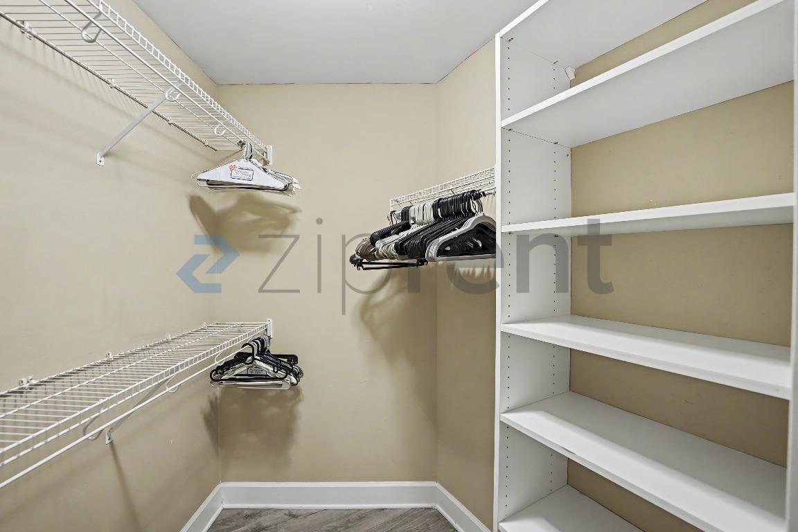 Building Photo - Unit 324