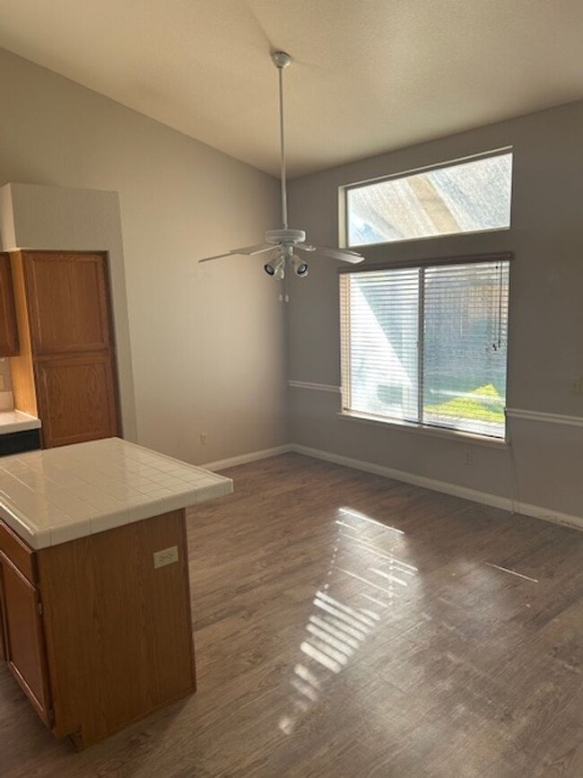 Building Photo - Almonte