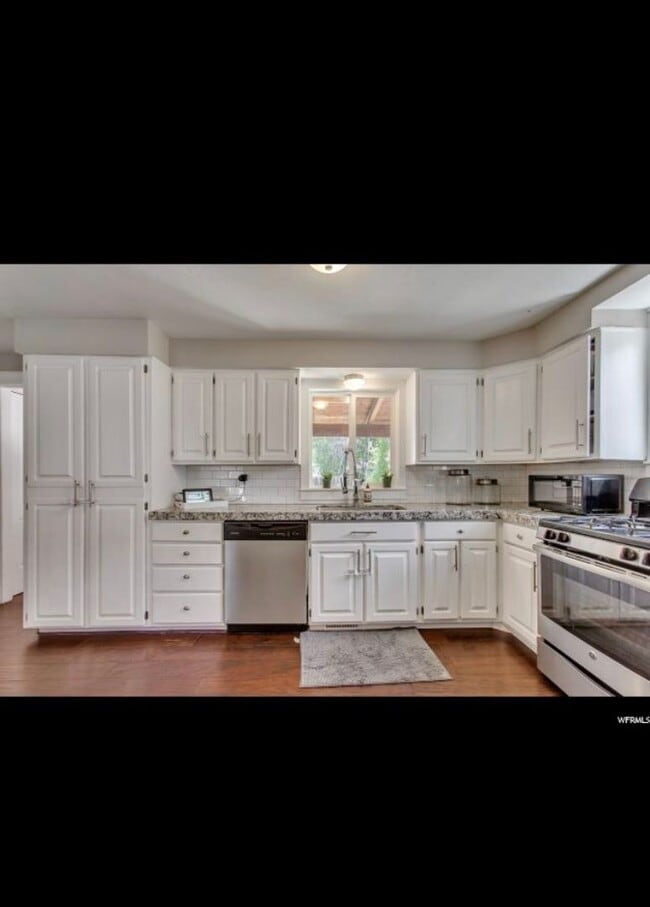 Building Photo - ***COMING SOON*** Beautifully Updated Two-Story Home with Detached 2-Car Garage!