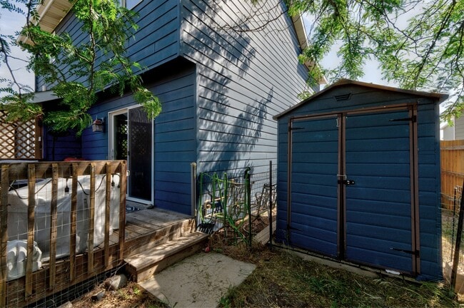 Building Photo - 4025 Wild Flower Dr