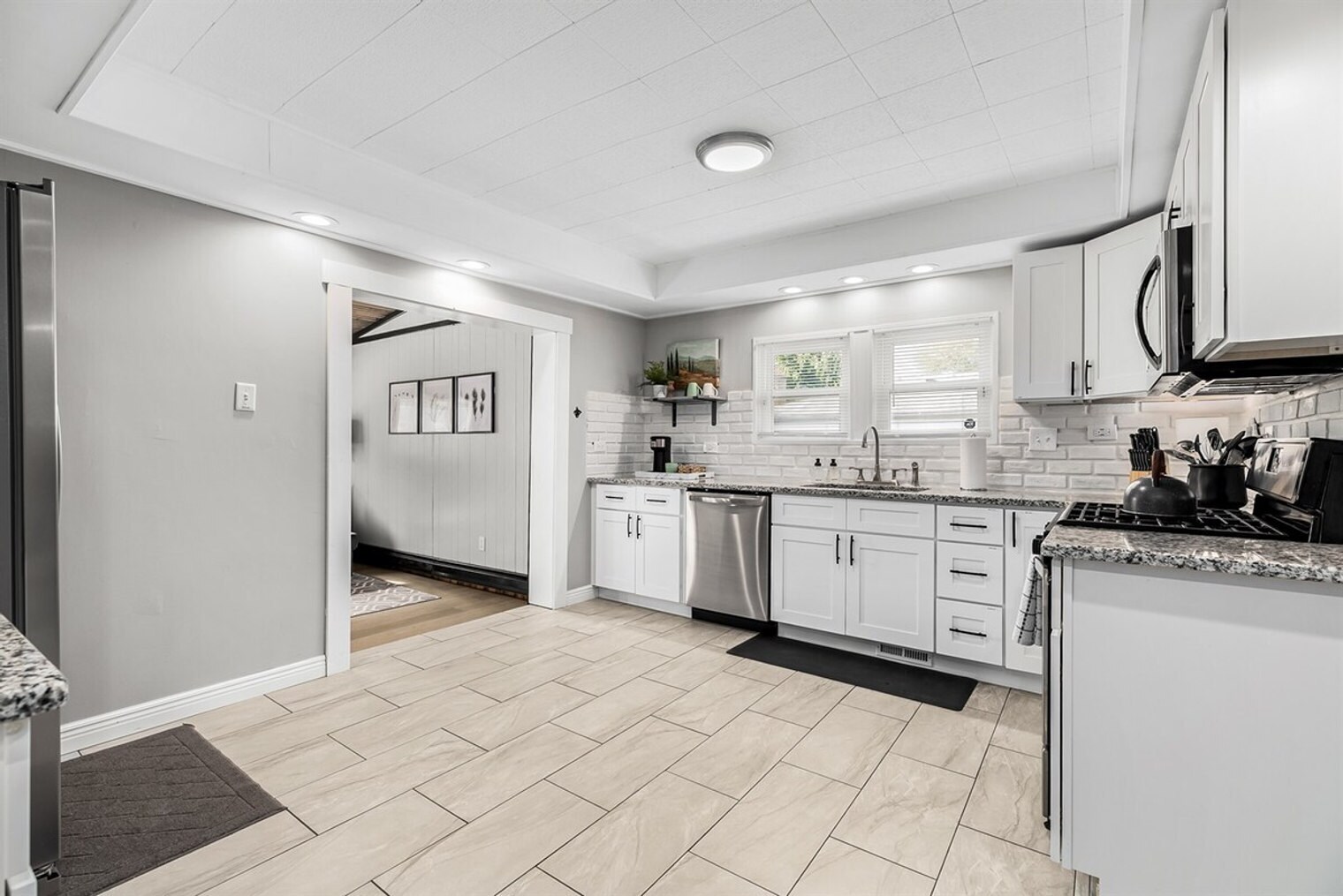 Building Photo - 14924 E 10 Mile Rd