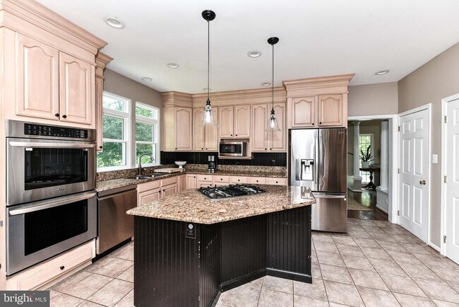 Building Photo - 641 Meade Dr SW