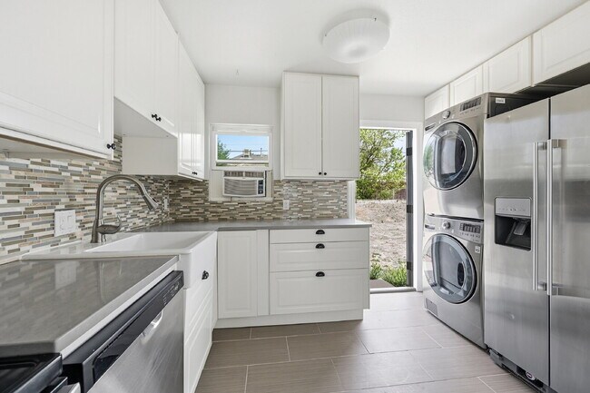 Building Photo - $2,140.95 -  2 bed, 1 bath located in Denver with a big backyard and In Unit Laundry!