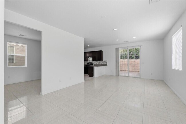 Building Photo - 752 Looking Bear Ct