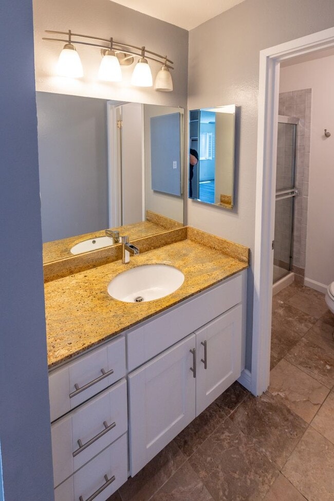 Building Photo - 996 Silverado Ct