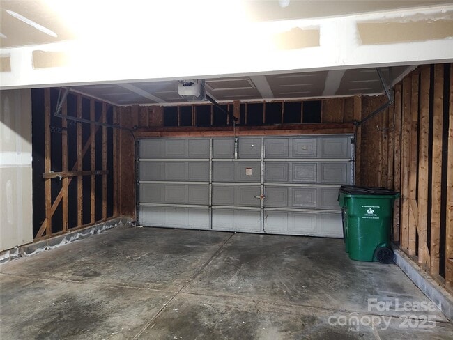 Building Photo - 16127 Circlegreen Dr