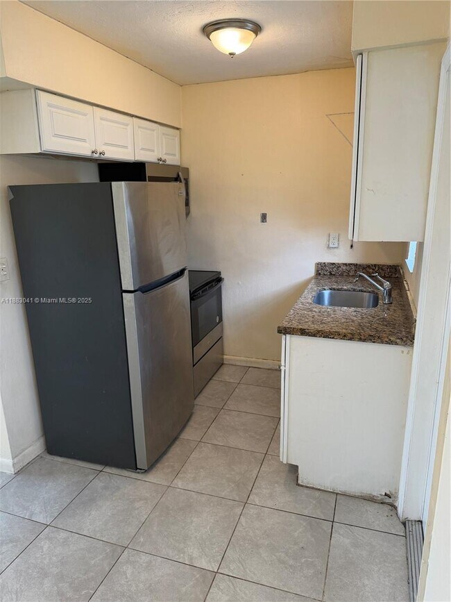 Building Photo - 16020 NE 19th Ct