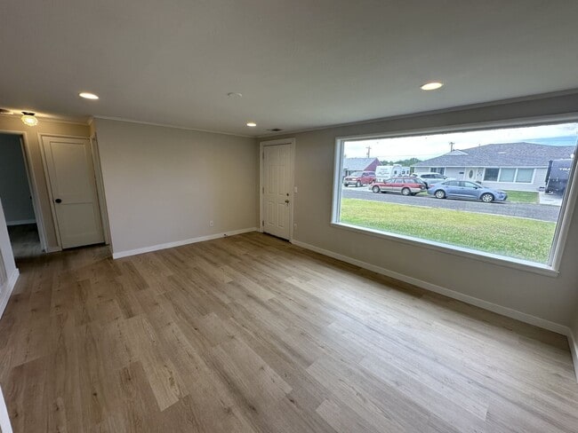 Building Photo - Well-Maintained 3-Bed, 1.5-Bath Home for Lease – 1,056 sq ft