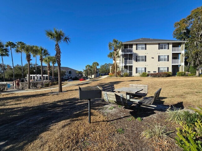 Building Photo - Beautiful 2BR/2BA Condo in Sunset Lakes – Lake & Tree Views!