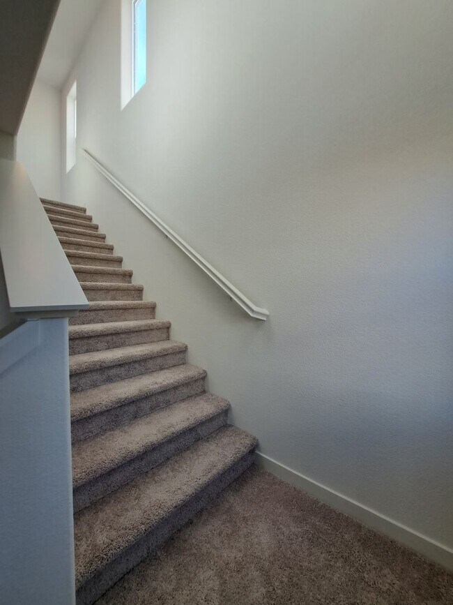 Building Photo - Beautiful, Almost New Home in Monte Verde ...