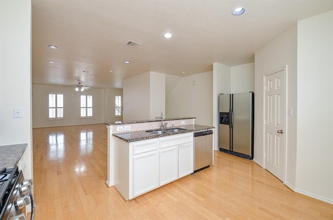 Building Photo - 3027 N Heights Hollow Ln