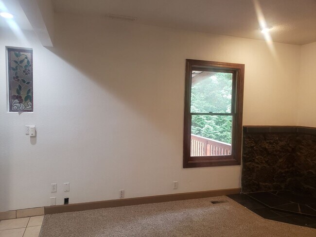 Building Photo - Large Unique House in Milwaukie with Big Fenced Yard