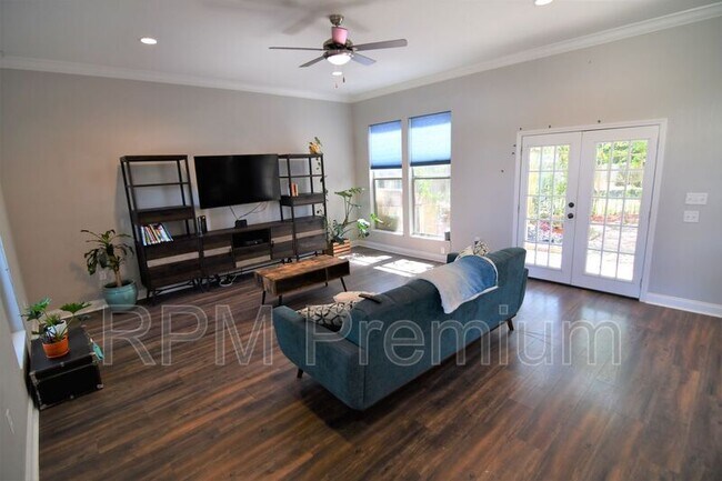 Building Photo - 2582 Boudreaux Ave