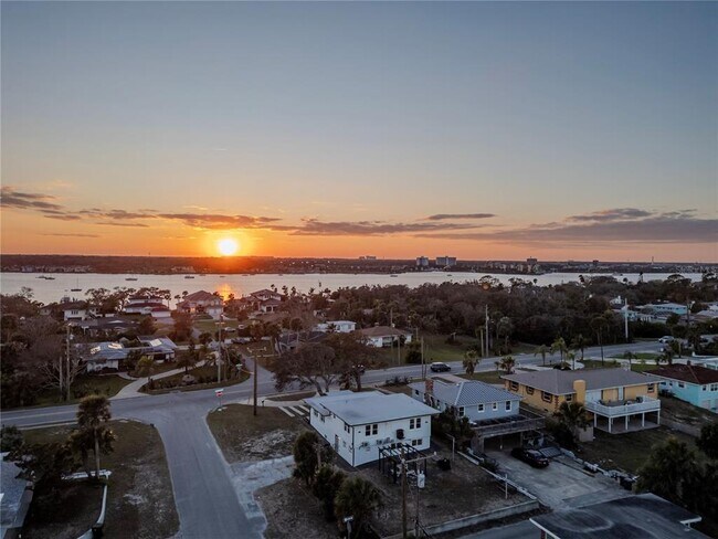 Building Photo - 2061 S Peninsula Dr