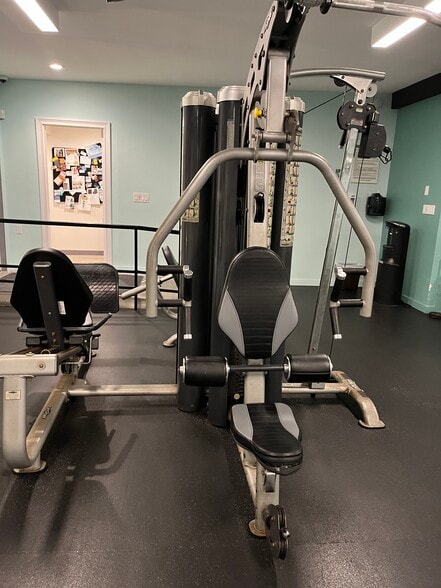 Building Photo - 21851 Newland St