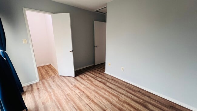 Building Photo - 10211 Ridgeline Dr