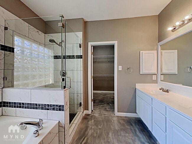 Building Photo - 14514 Tioga Bend