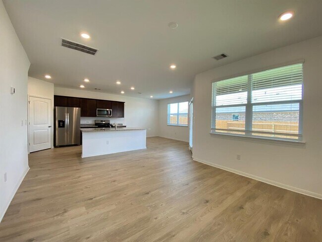 Building Photo - 408 Brody Ln