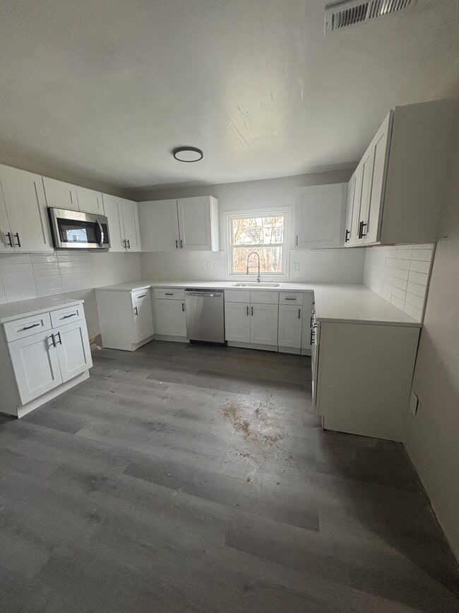 Building Photo - 8019 Platt Ave