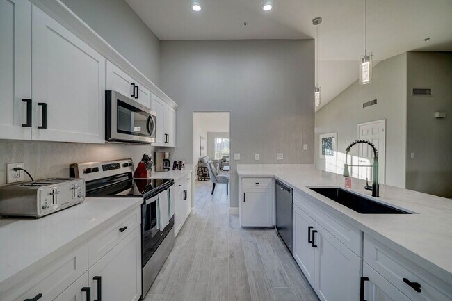 Building Photo - 8940 E Palm Ridge Dr