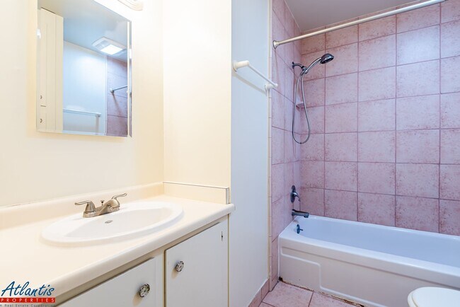 Building Photo - Pueblo De Los Gatos | Garage | Desirable L...