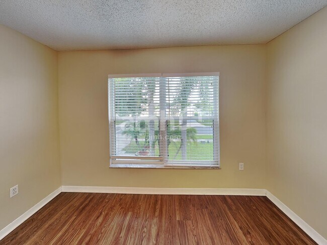 Building Photo - 3275 Hunters Chase Loop