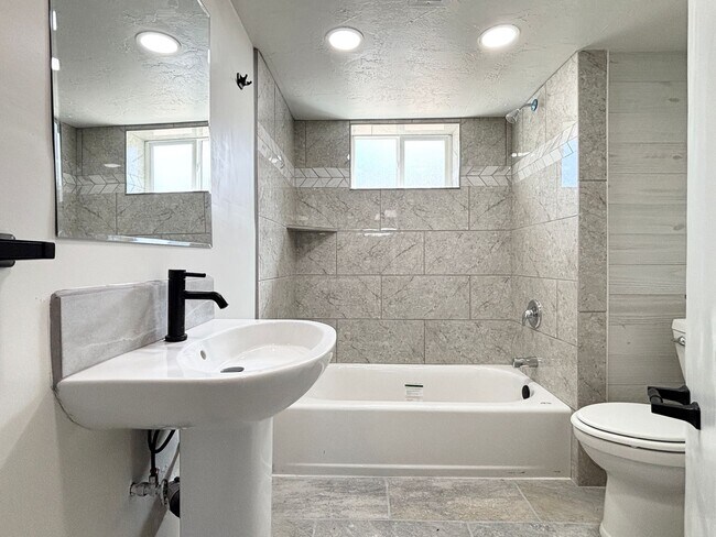 Building Photo - 856 E Park Mesa Way