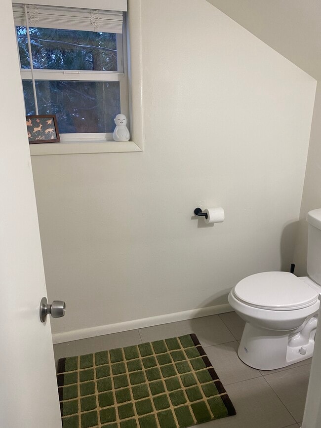 Building Photo - 600 NE 12th St