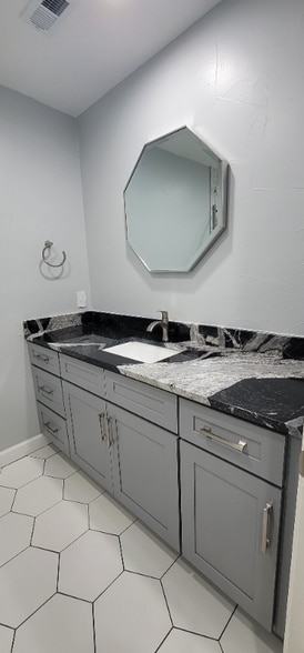 Building Photo - 900 Westminster Dr