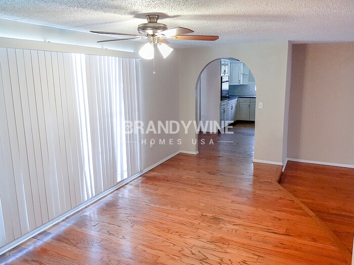 Building Photo - 7755 Tanglewood Dr