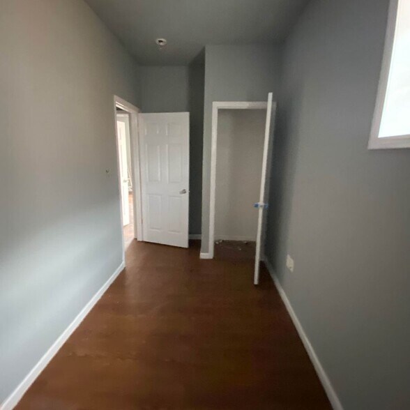 Building Photo - 446 6th Ave