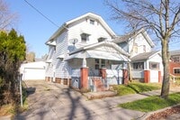 Building Photo - $1255 Two bedroom home with garage