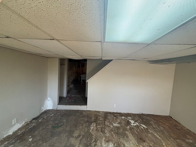 Building Photo - Updated flooring, finished basement, and great outdoor space in a walkable Swissvale location