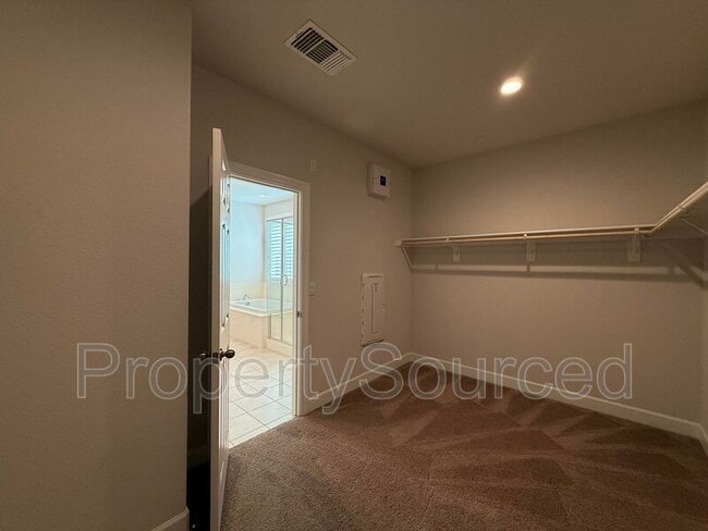 Building Photo - 1978 Memorial Ln