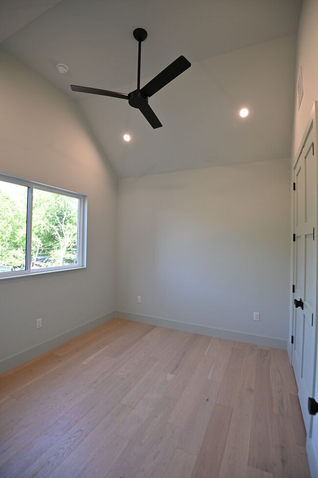 Building Photo - South Austin Oasis
