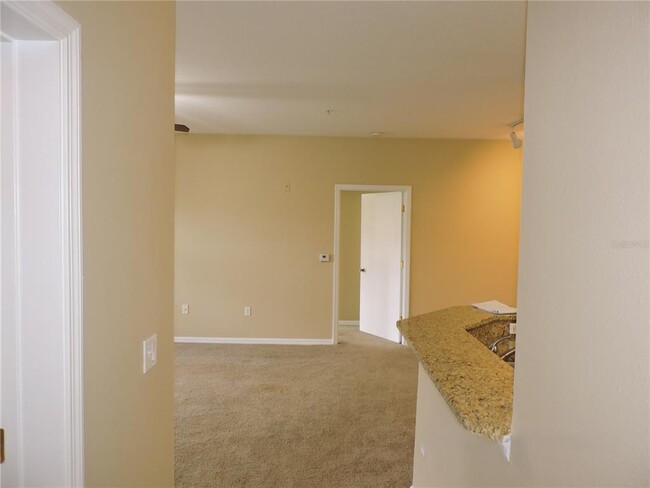 Building Photo - 5572 Metrowest Blvd
