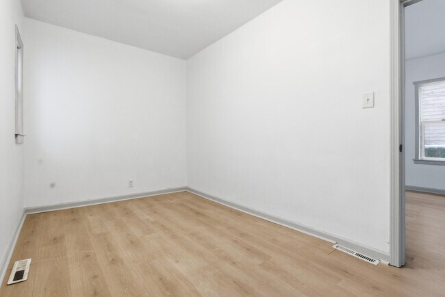 Building Photo - 6118 24th Ave