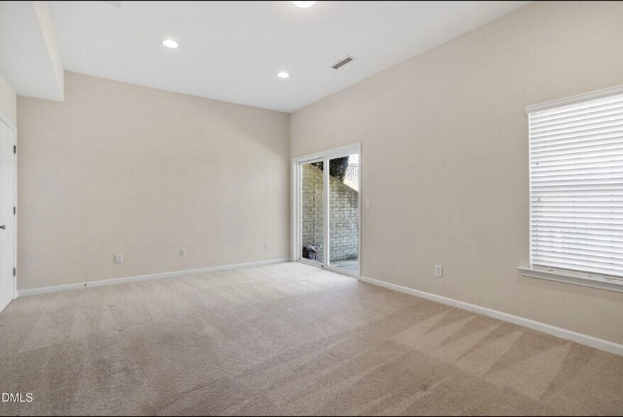 Building Photo - 305 Anterbury Dr