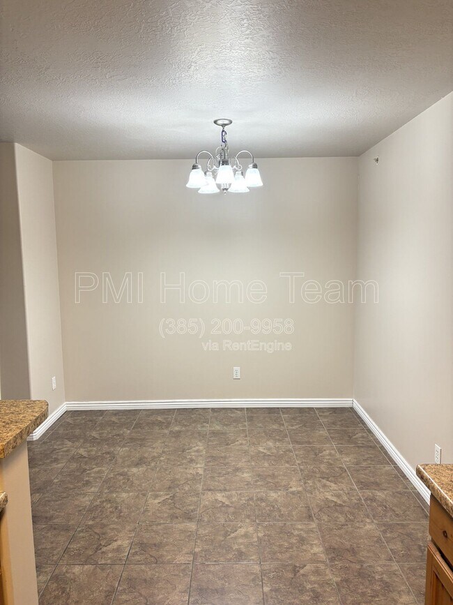 Building Photo - 2510 Charleston Ave