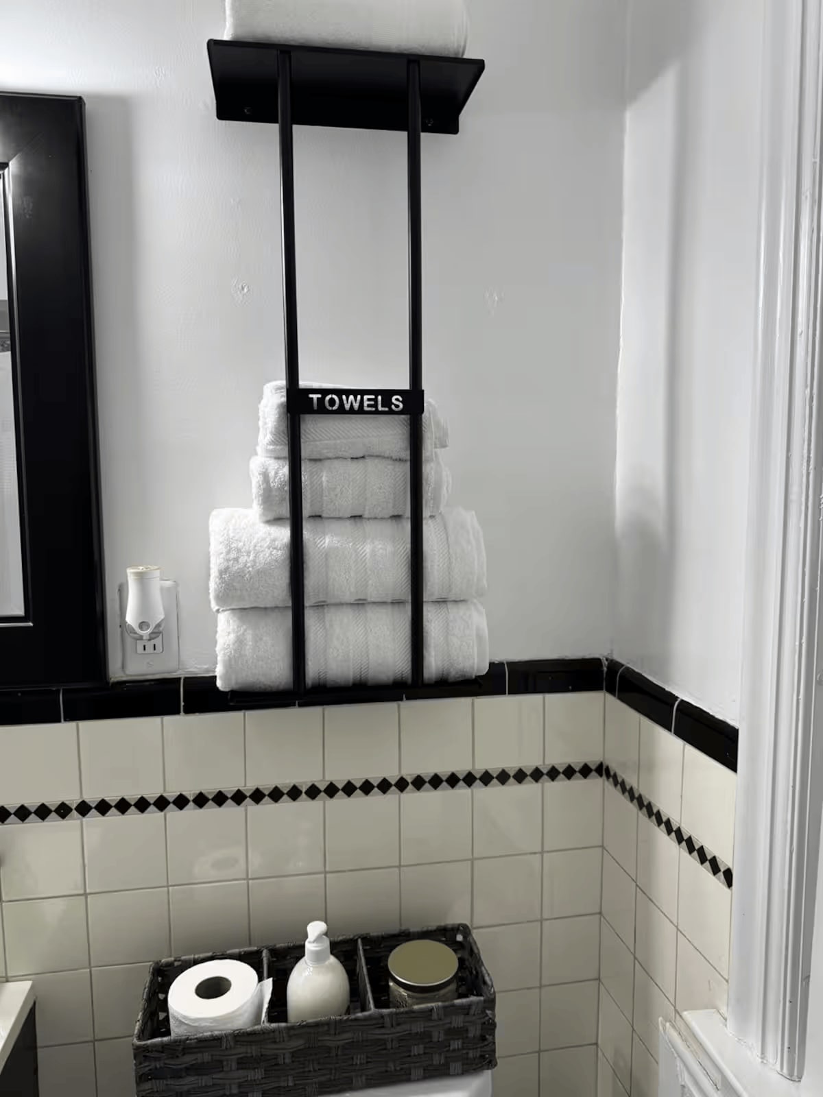 Building Photo - 3682 Glencairn Rd