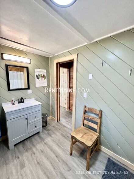 Building Photo - 8 Sand Beach Ln