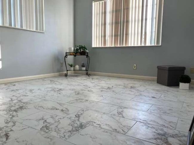 Building Photo - 317 Lake Evelyn Dr