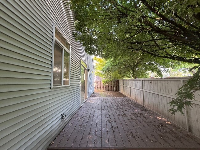 Building Photo - BEAUTIFUL 3 Bed | 2.5 Bath Home with Modern Updates, AC & 2-Car Garage