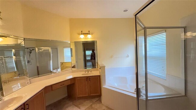 Building Photo - 3559 Sunset Isles Blvd
