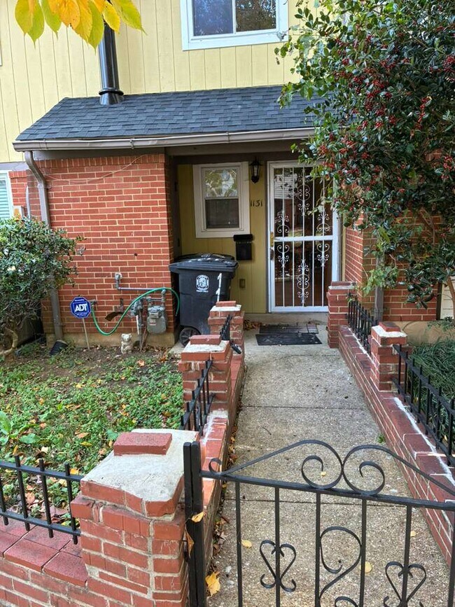 Primary Photo - 1131 Marcy Ave