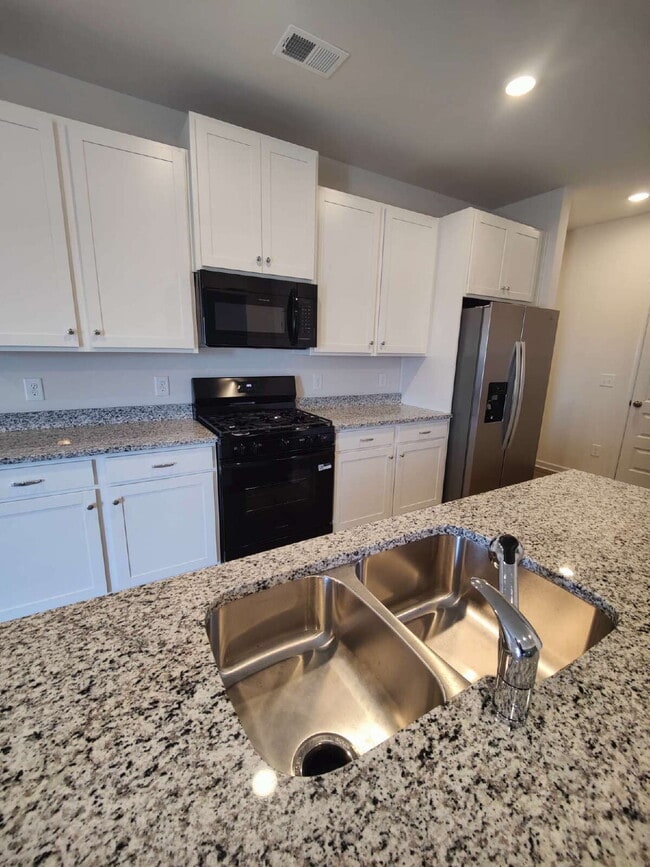 Building Photo - 500 Ozark Ln